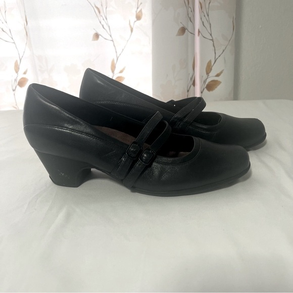 Clarks Collection Women’s NAVY Size 9M Mary Jane Heels Active Air Everyday - Picture 2 of 10